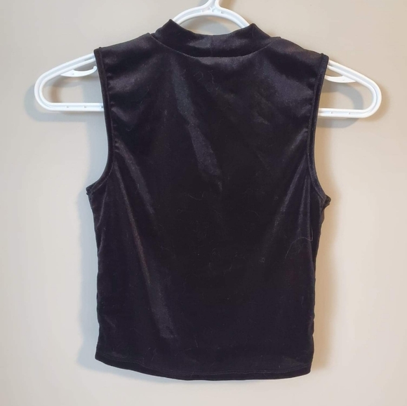 Black velour crop top - Picture 4 of 6